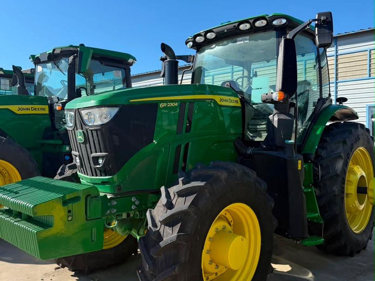 John Deere 6R2304