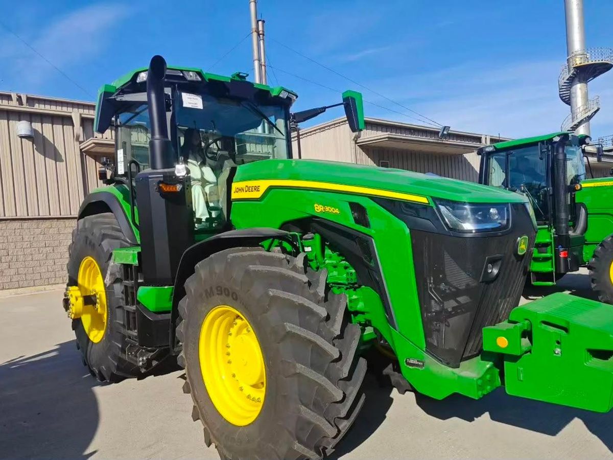 John Deere 8R3004