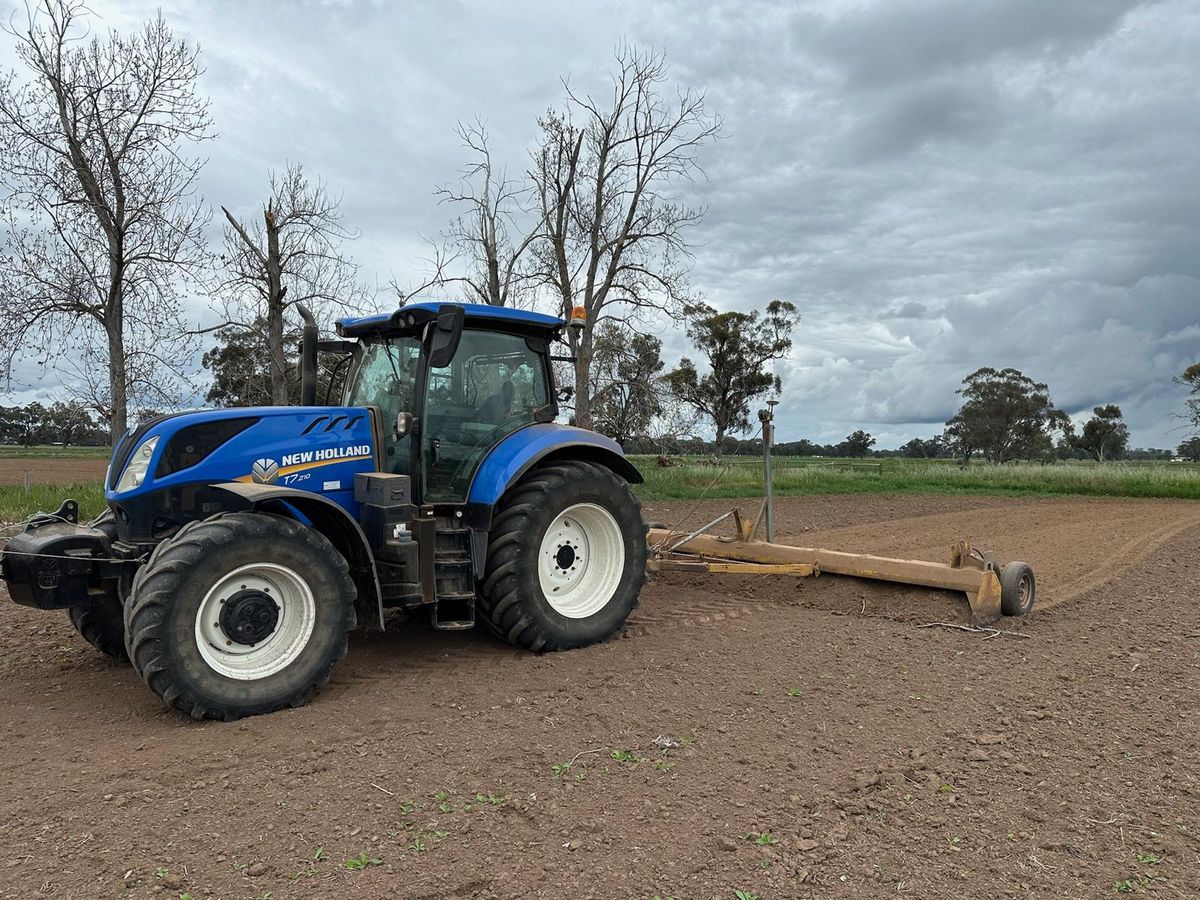 New Holland T7-210