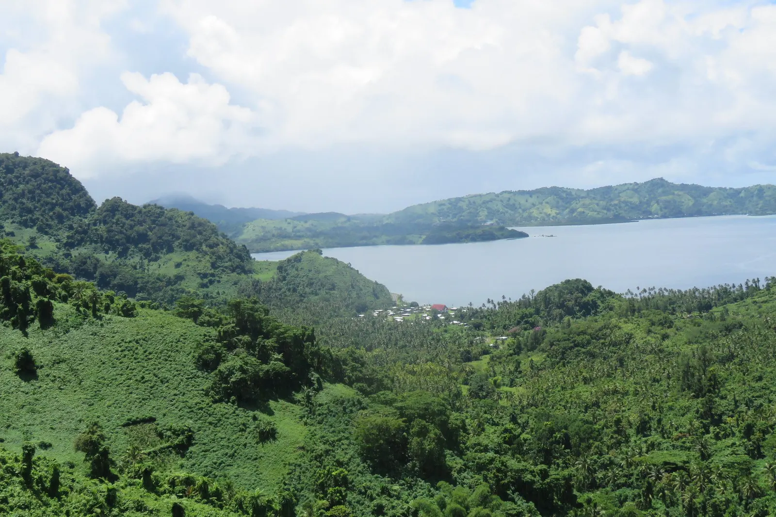 Veidelana vaikau drokadroka e sobu ki na dua na toba levu e Vanua Levu ena ruku ni o vulavula